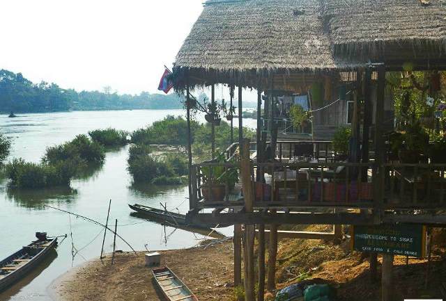 Restaurant au bord du Mekong, 4000 iles Laos