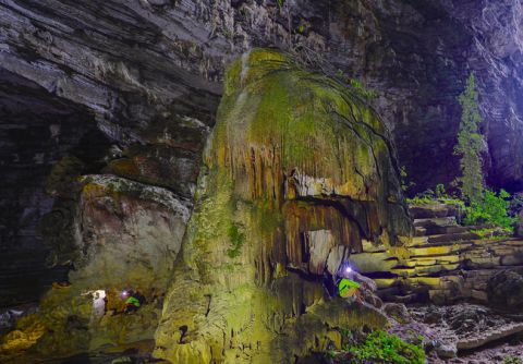 grottes à Quang Binh - agence de voyage en indochine - far east tour